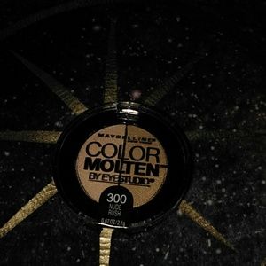 Color molten eyeshadow